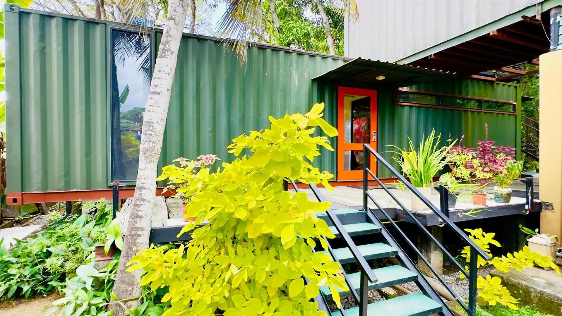 Traveler'S Haven Hostel At Colombo Intl Airport Katunayaka Sri Lanka
